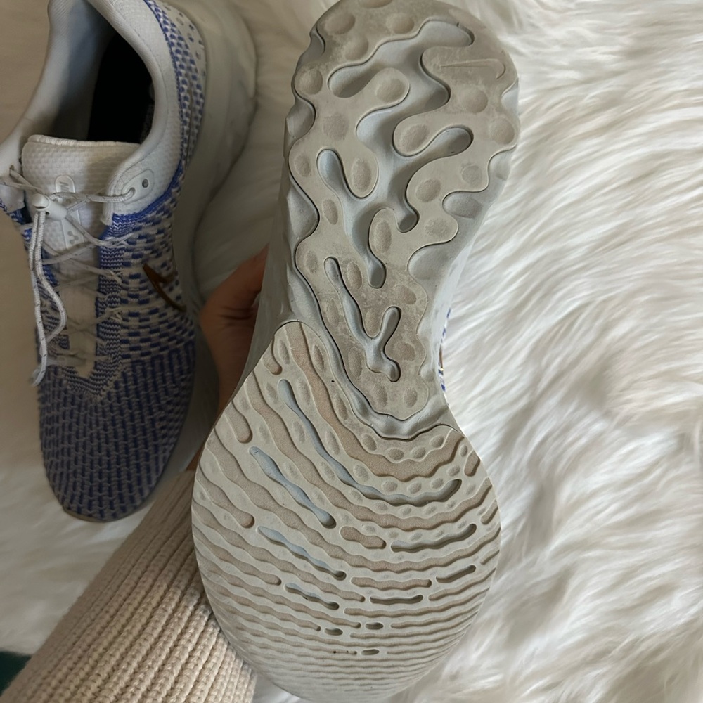 Nike Air Zoom React Infinity Flyknit Women’s Sneakers - Picture 5 of 6